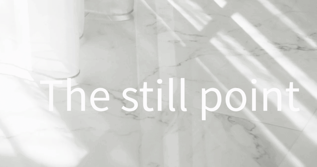 焦らず働くという選択を軸に、横浜のリフレを再設計するモカティック公式。The Still Point構造を通して、都市の速度と人の心拍を整える新しい働き方を提案します。