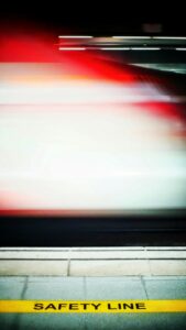 横浜リフレで稼げると疲れるの間にある現実。モカティック編集部が感情経済の構造を明らかにする。