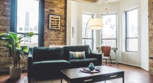 SNSを見るだけで疲れる理由を神経科学・心理学から徹底解説。HSP・感受性が高い子ほど脳が過刺激に弱い理由や、疲労を癒すための栄養・行動・静けさの構造を専門的にまとめた完全保存版。Calm District公式メディア。