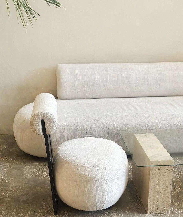 CALM DISTRICT／MIND STACKING LABOは感受性の高い人のために設計された未処理感覚の保管庫。違和感の観測記録だけを発信する静かな世界の観察者たちのための場所。